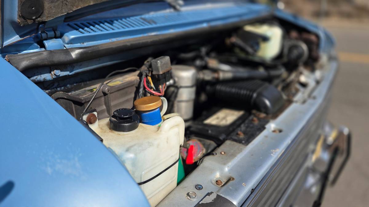 Chevrolet-g-series-34-ton-diesel-1983-blue-21
