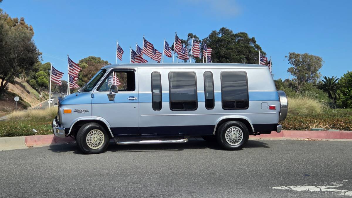 Chevrolet-g-series-34-ton-diesel-1983-blue