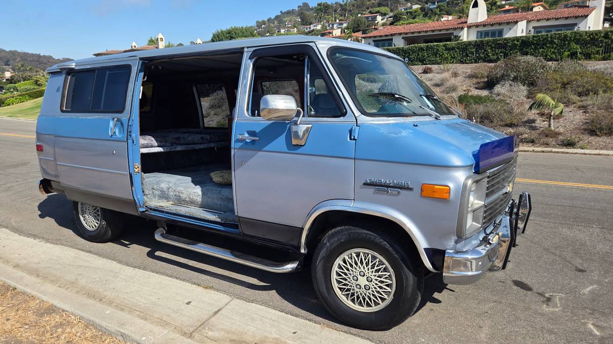 Chevrolet-g-series-34-ton-diesel-1983-blue-3