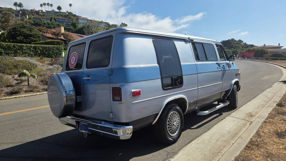 Chevrolet-g-series-34-ton-diesel-1983-blue-7