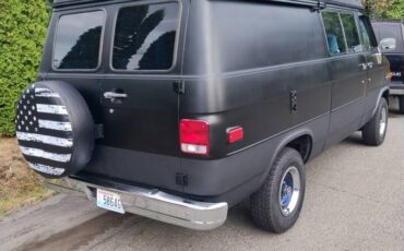 Chevrolet-g-series-34-ton-nominal-1986-black-1