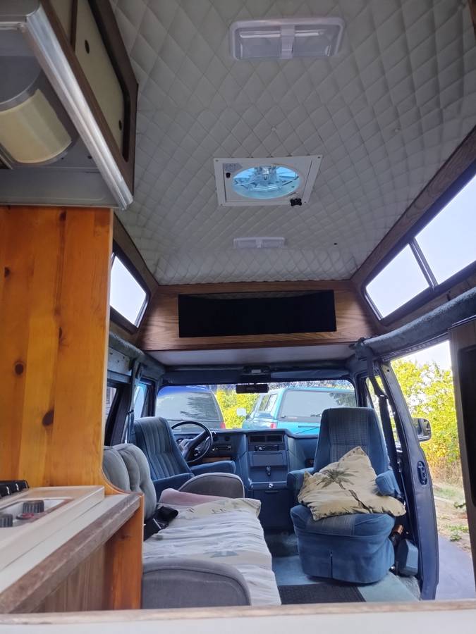 Chevrolet-g-series-34-ton-nominal-1986-black-4