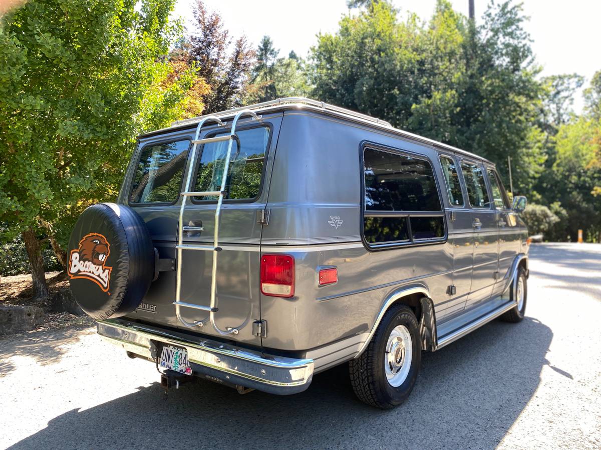 Chevrolet-g-series-34-ton-nominal-1987-silver-1