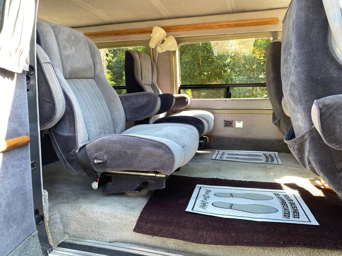 Chevrolet-g-series-34-ton-nominal-1987-silver-11