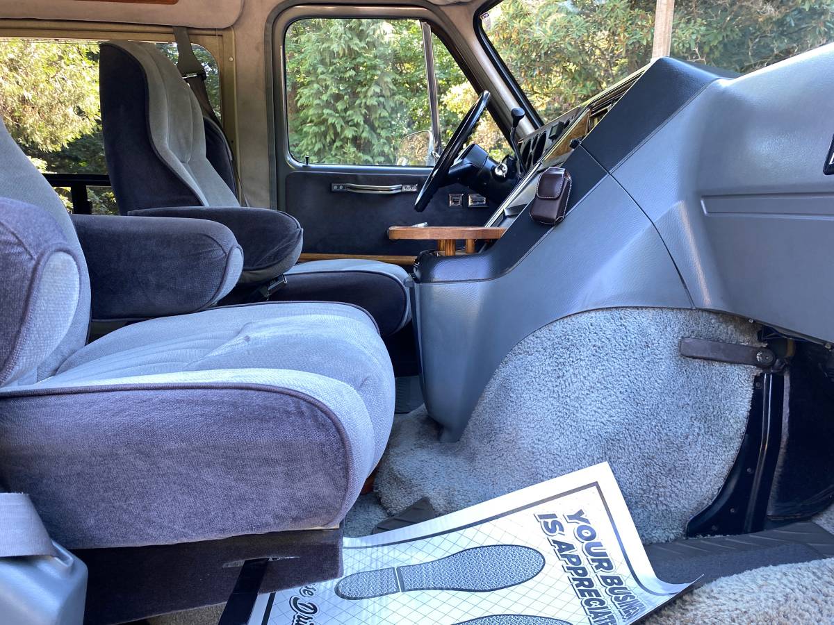 Chevrolet-g-series-34-ton-nominal-1987-silver-12