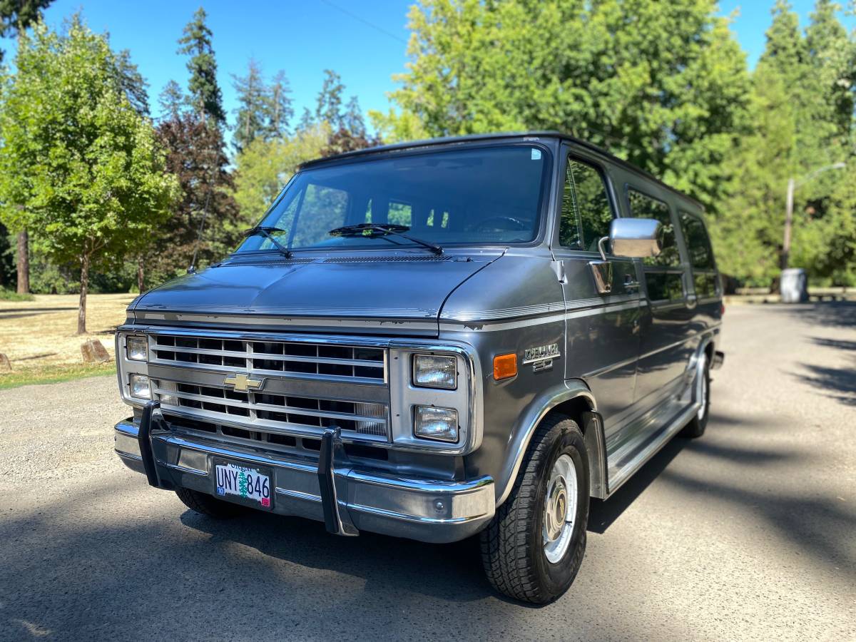 Chevrolet-g-series-34-ton-nominal-1987-silver-2