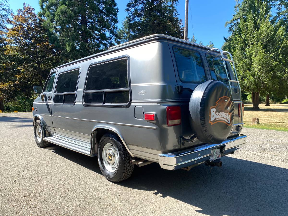 Chevrolet-g-series-34-ton-nominal-1987-silver-3