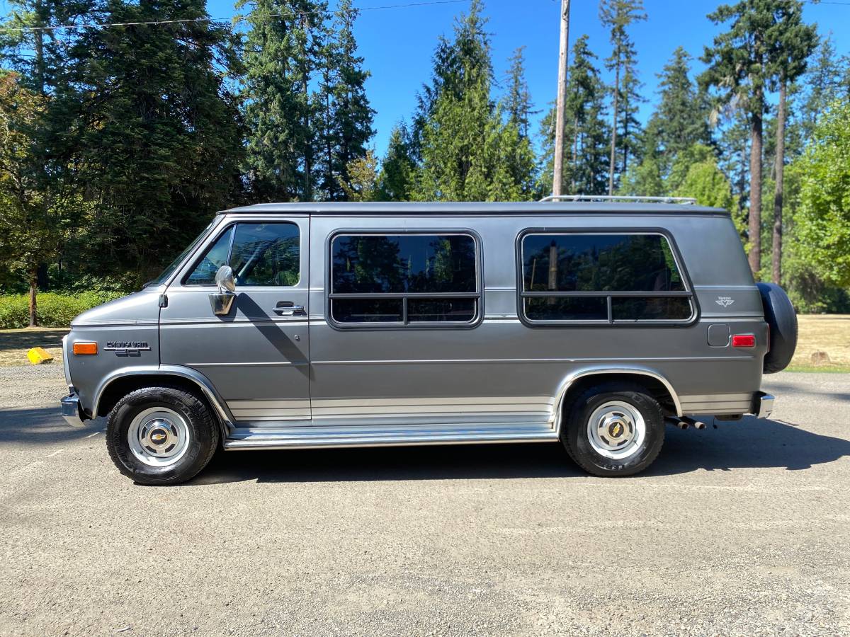 Chevrolet-g-series-34-ton-nominal-1987-silver-7