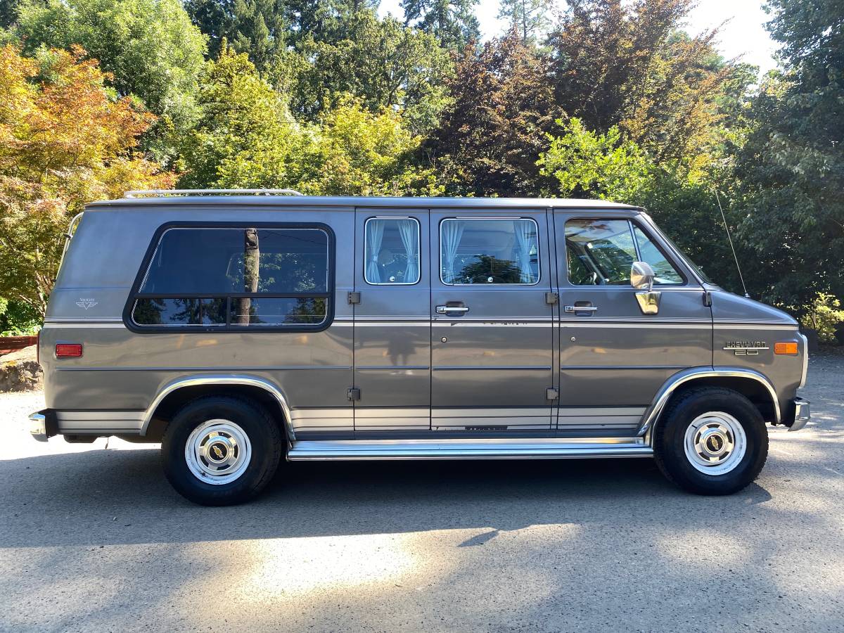 Chevrolet-g-series-34-ton-nominal-1987-silver-8