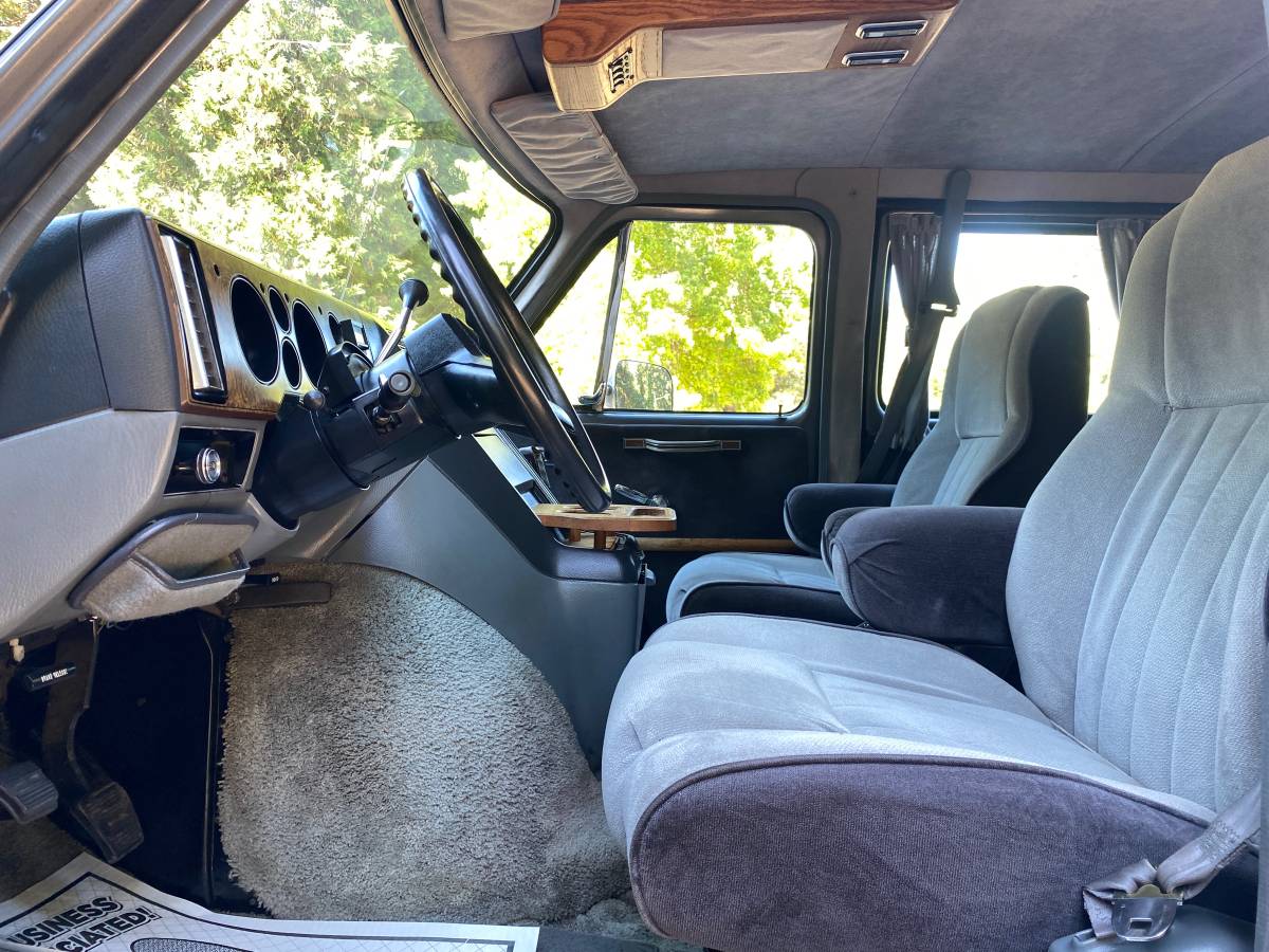 Chevrolet-g-series-34-ton-nominal-1987-silver-9