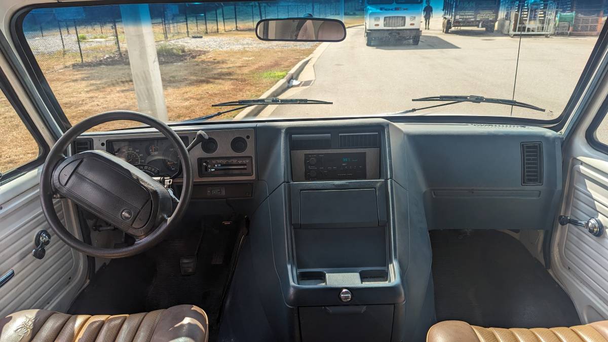 Chevrolet-g-series-34-ton-nominal-1994-white-12