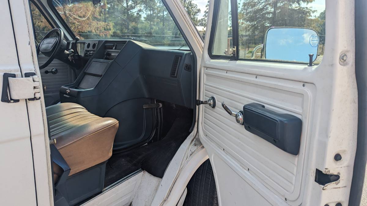 Chevrolet-g-series-34-ton-nominal-1994-white-17