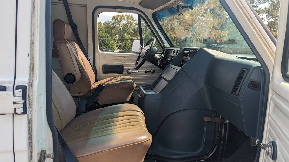 Chevrolet-g-series-34-ton-nominal-1994-white-18