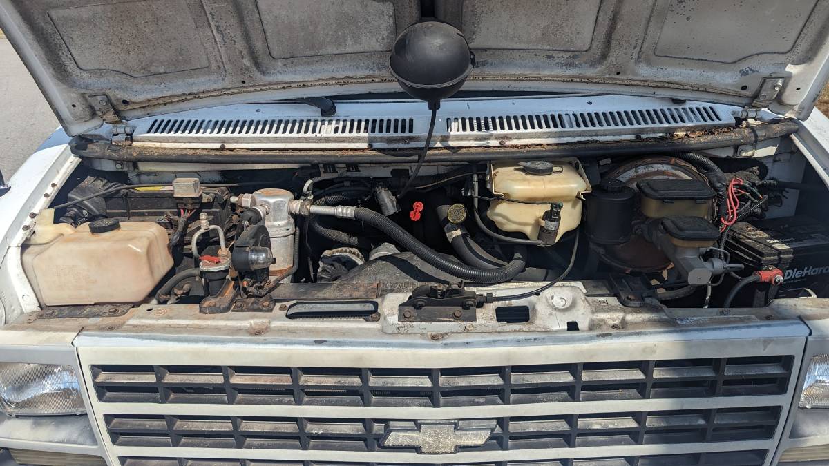 Chevrolet-g-series-34-ton-nominal-1994-white-2