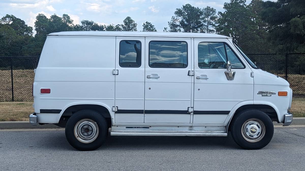 Chevrolet-g-series-34-ton-nominal-1994-white
