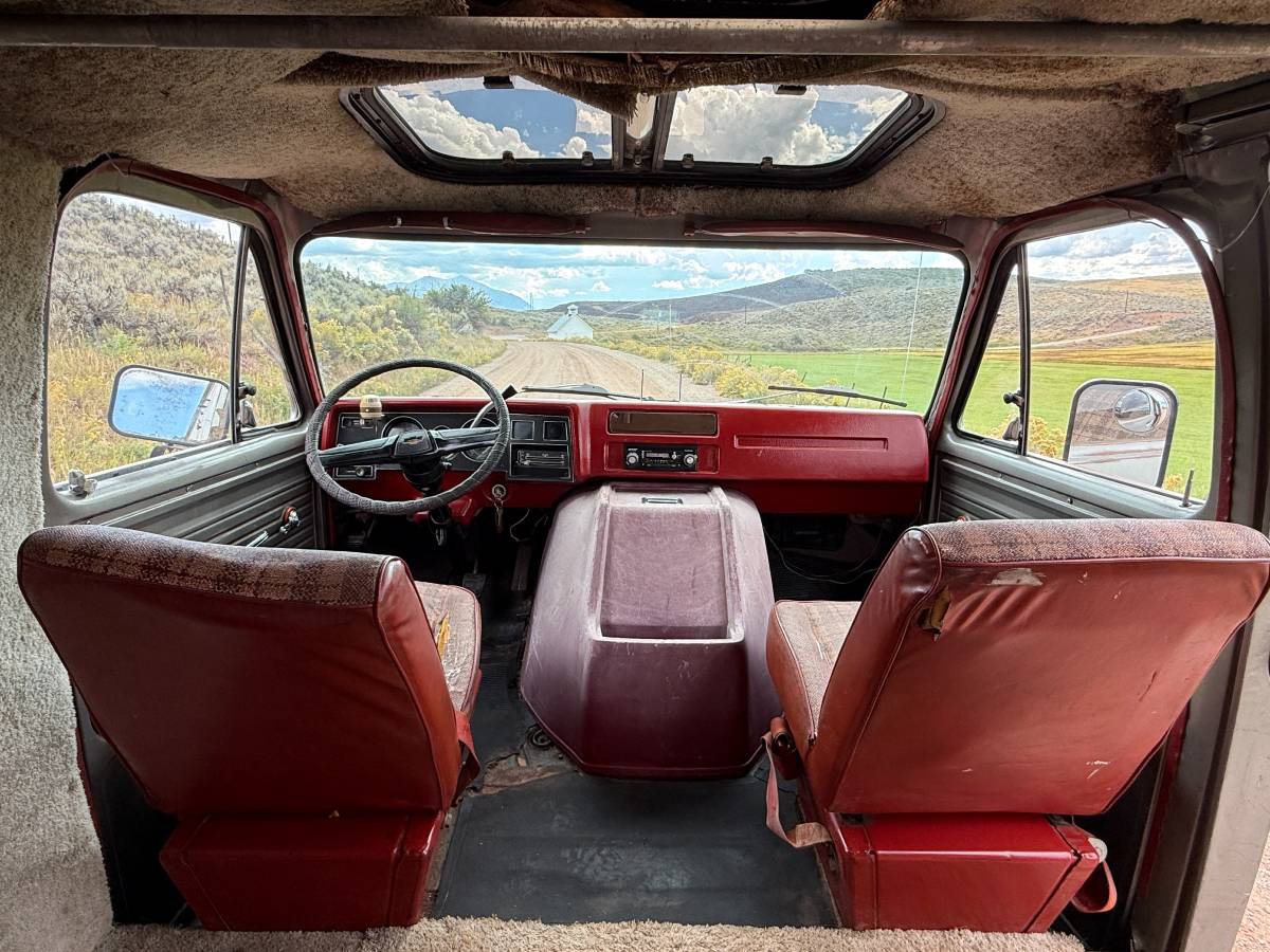 Chevrolet-g10-1977-grey-10