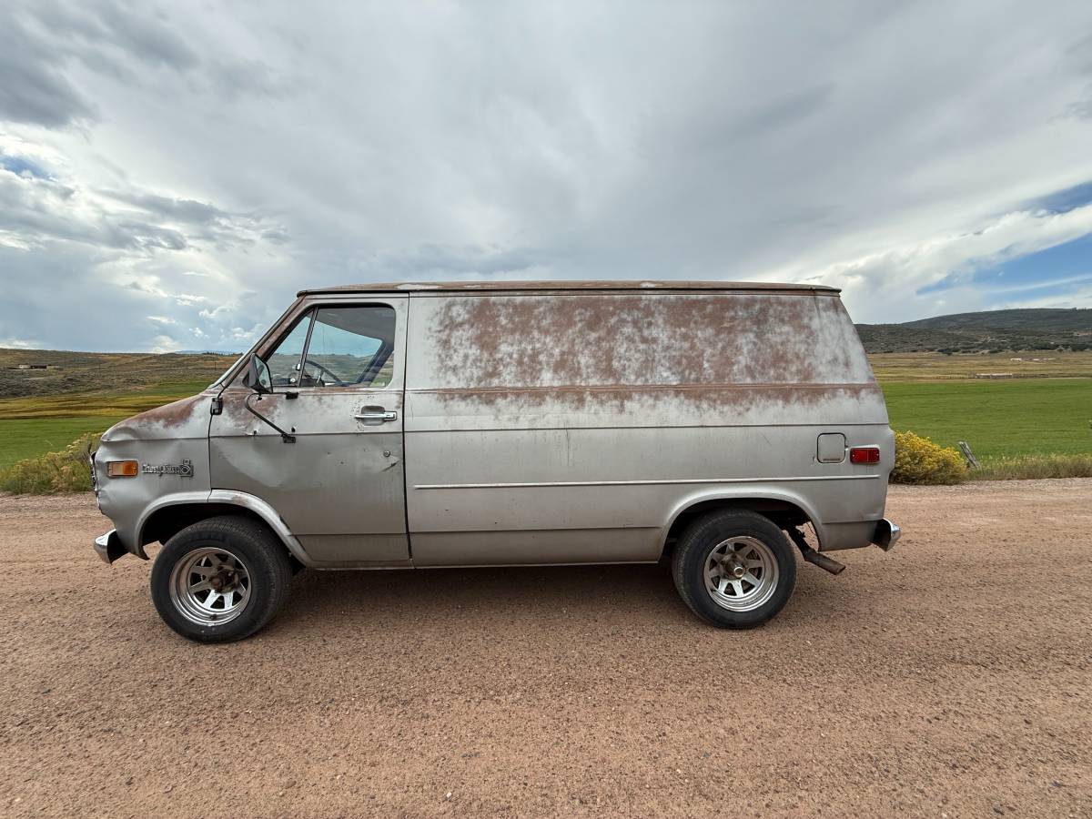 Chevrolet-g10-1977-grey-11