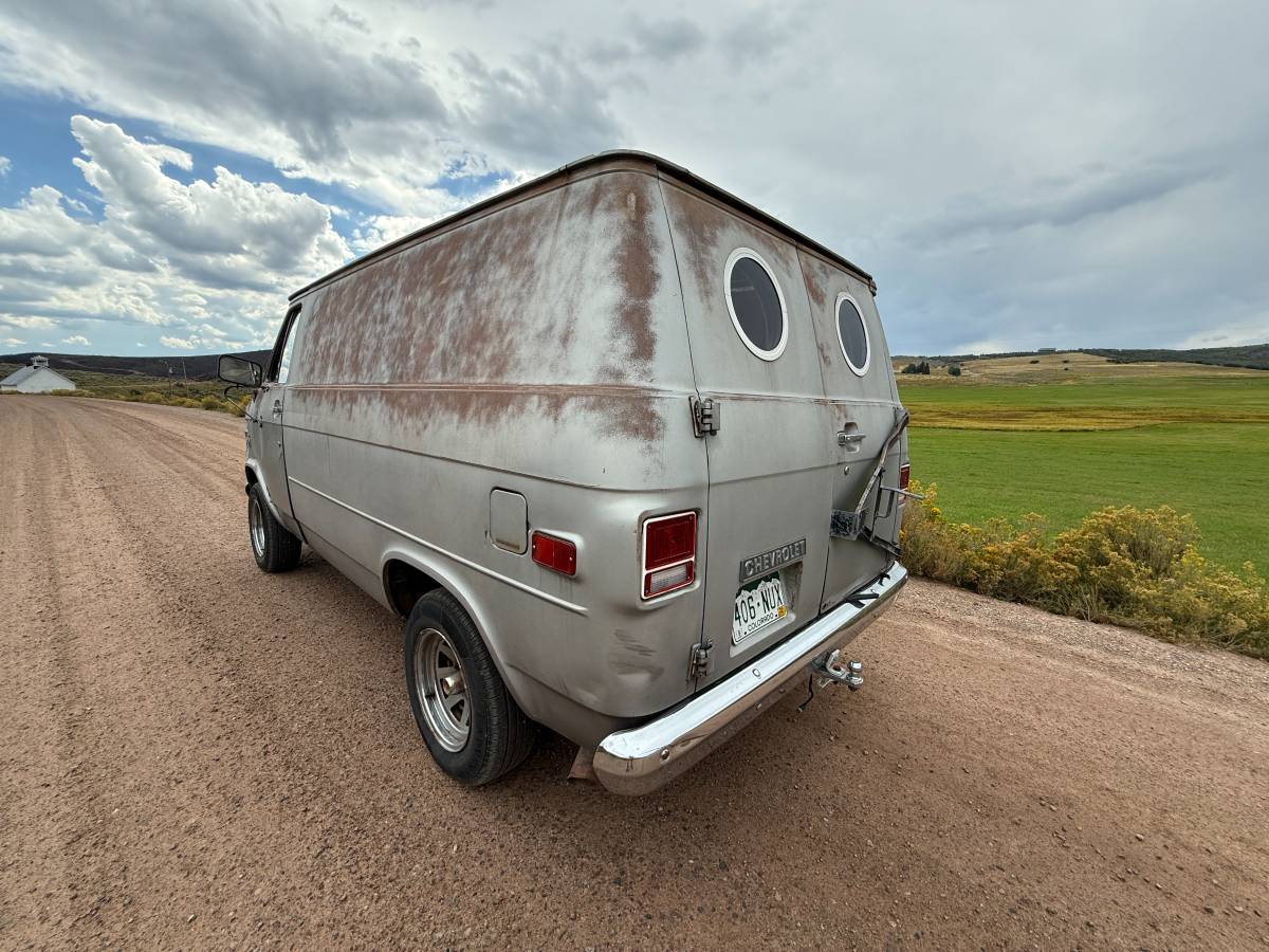 Chevrolet-g10-1977-grey-13