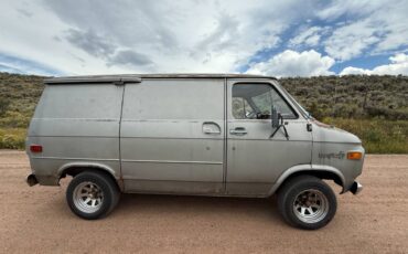 Chevrolet-g10-1977-grey