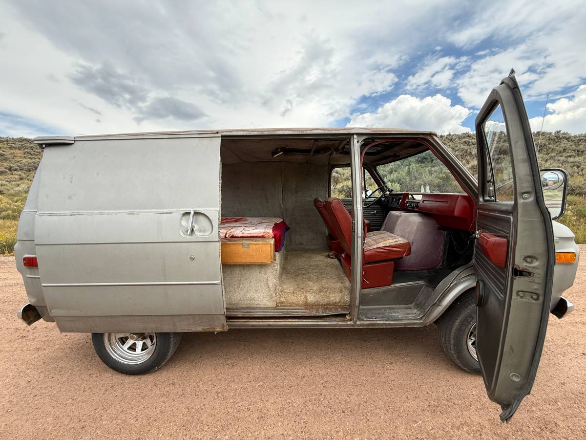 Chevrolet-g10-1977-grey-8