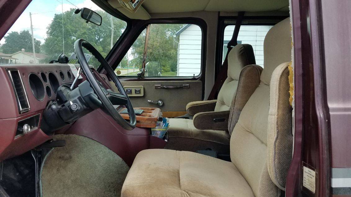 Chevrolet-g20-sportvanvan-1987-custom-3