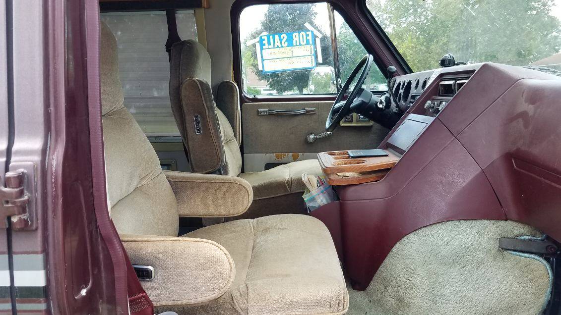 Chevrolet-g20-sportvanvan-1987-custom-4