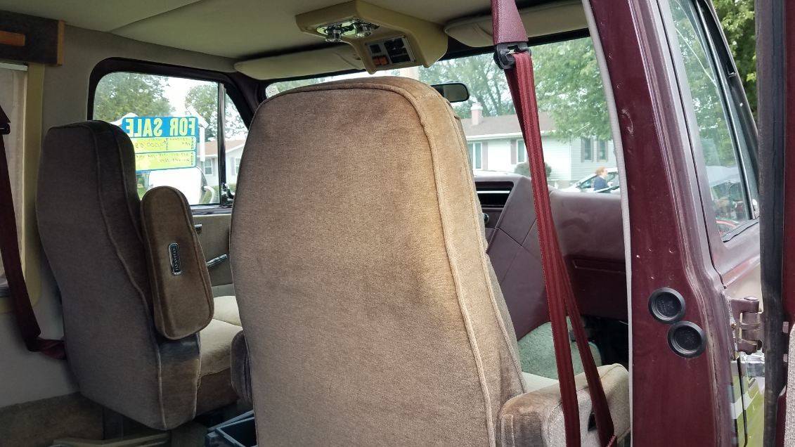 Chevrolet-g20-sportvanvan-1987-custom-5
