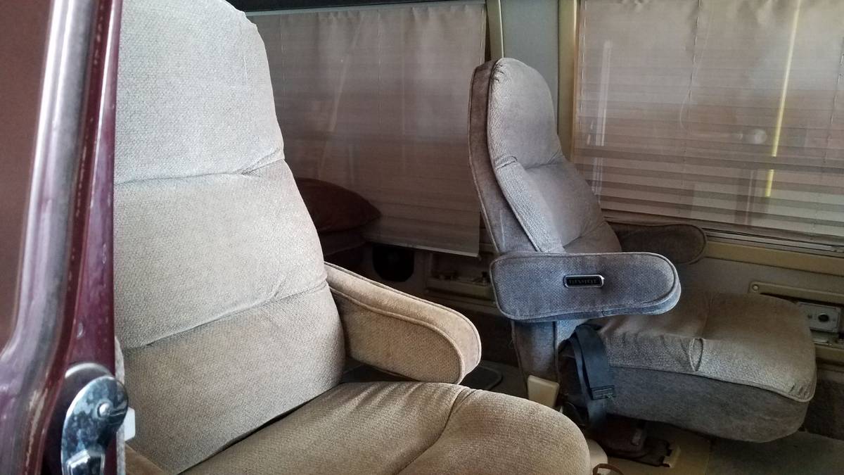 Chevrolet-g20-sportvanvan-1987-custom-6