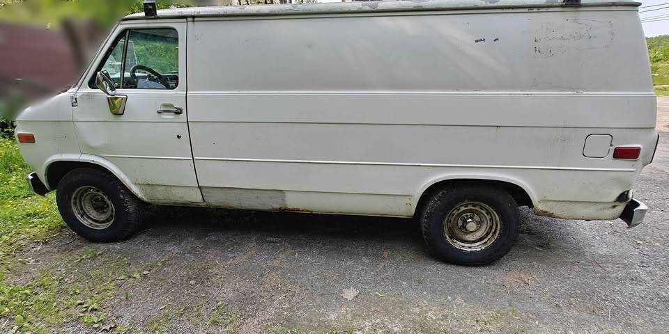 Chevrolet-g20-van-1989-white-2