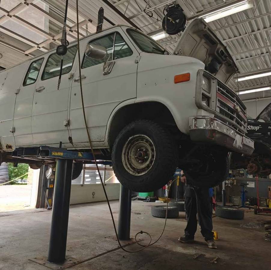 Chevrolet-g20-van-1989-white-6