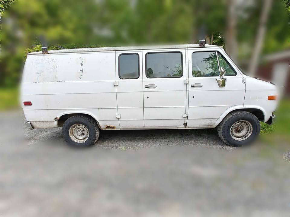 Chevrolet-g20-van-1989-white