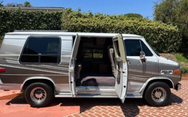 Chevrolet-g20-van-1991-grey-2