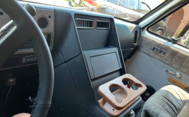 Chevrolet-g20-van-1991-grey-3
