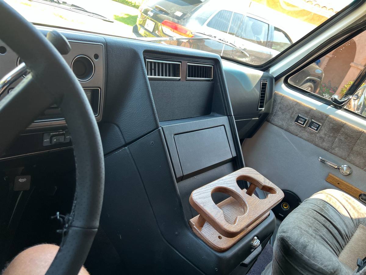 Chevrolet-g20-van-1991-grey-3