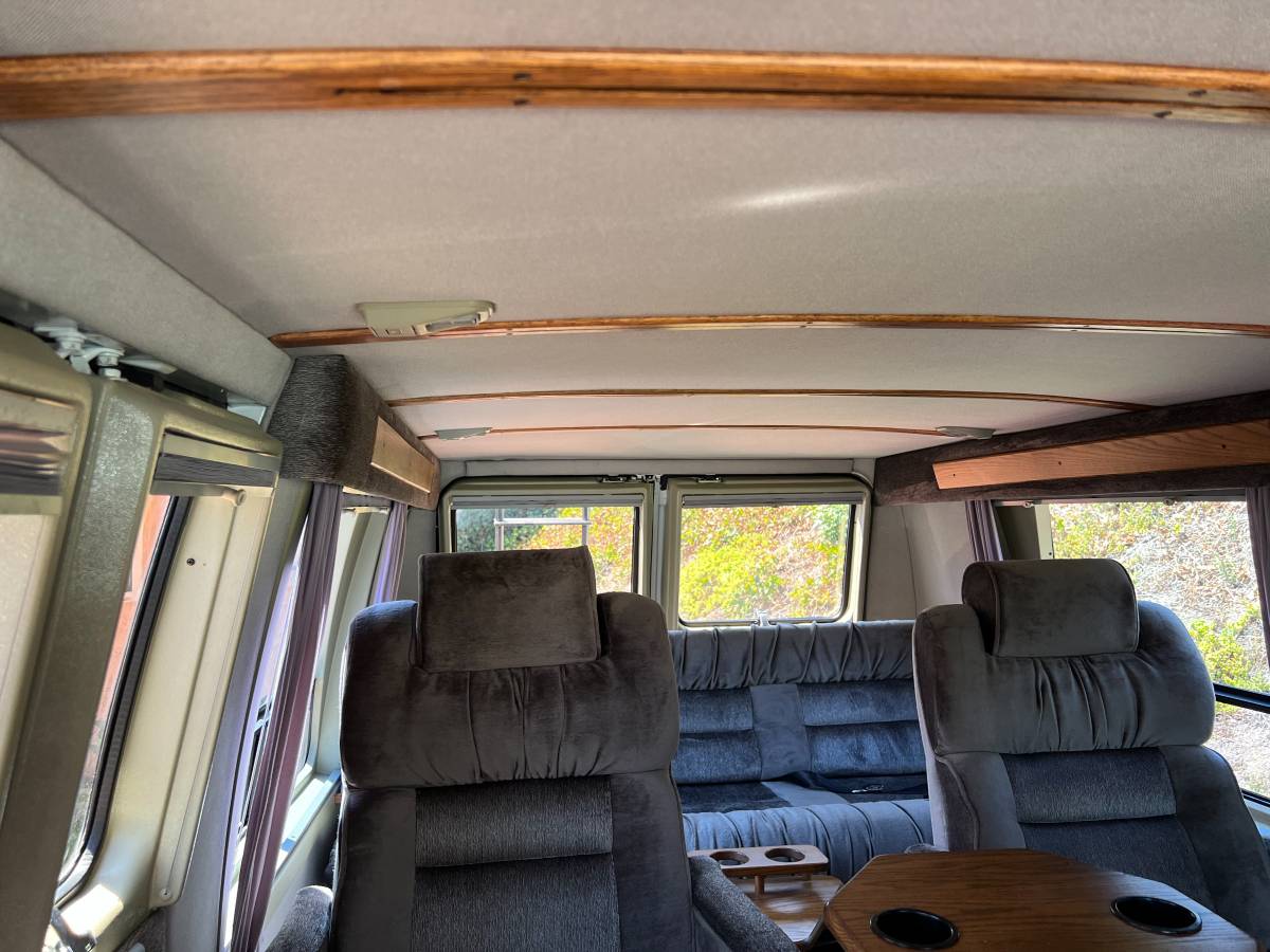 Chevrolet-g20-van-1991-grey-4