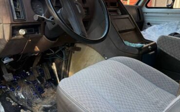 Chevrolet-g30-1986-white-13