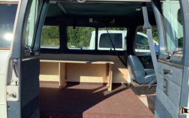 Chevrolet-g30-long-wheelbase-van-1992-white-3