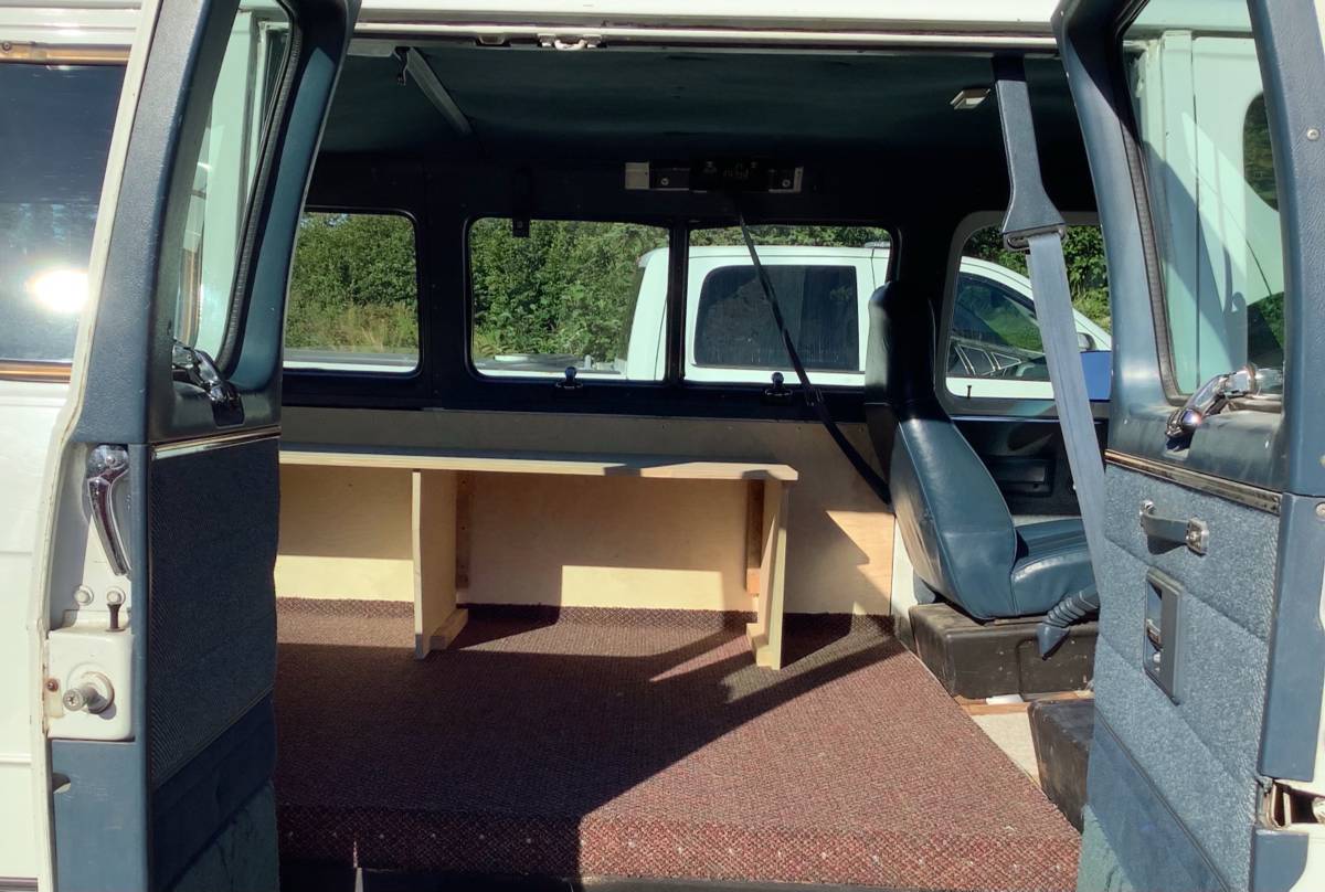 Chevrolet-g30-long-wheelbase-van-1992-white-3