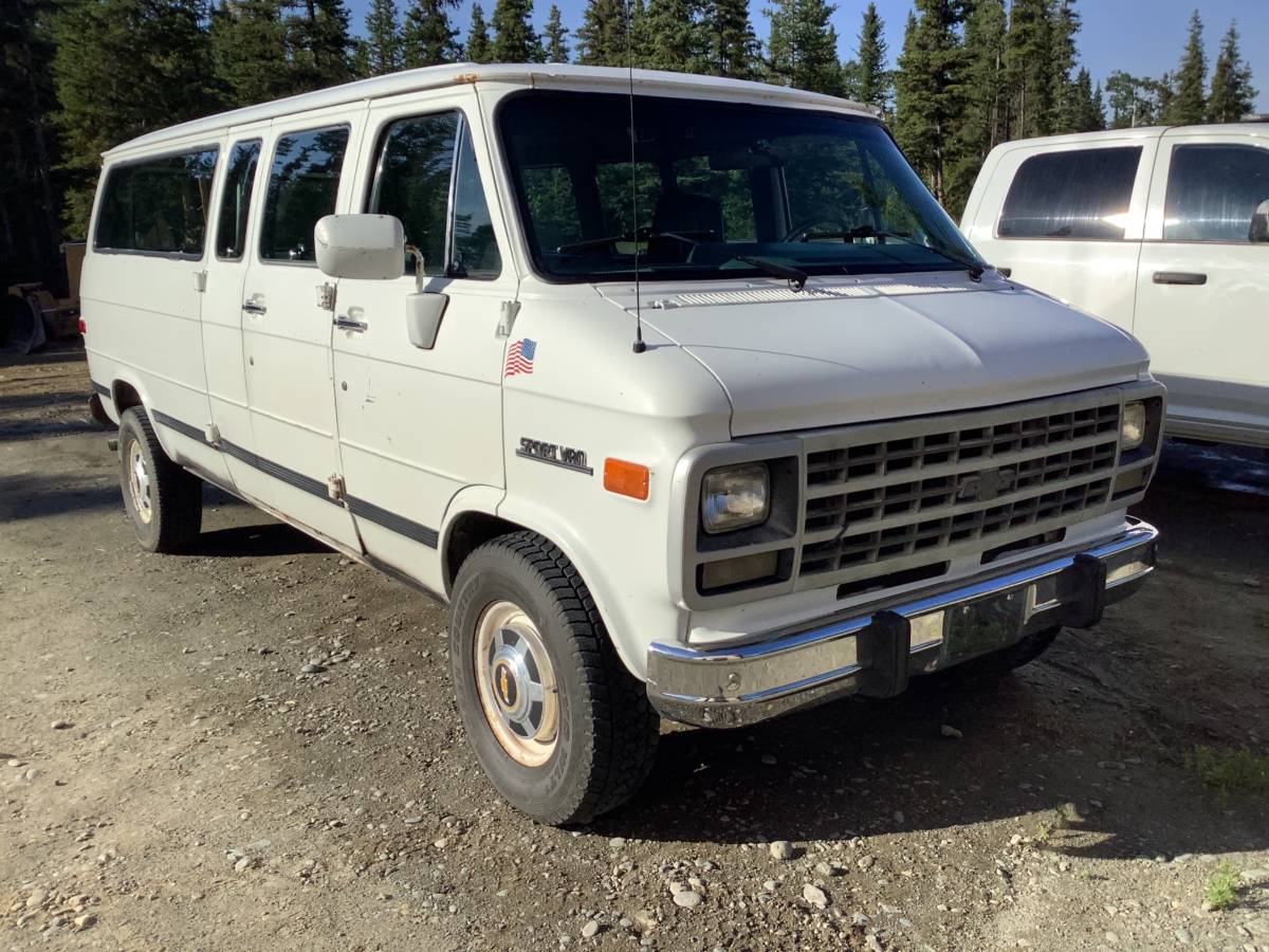 Chevrolet-g30-long-wheelbase-van-1992-white