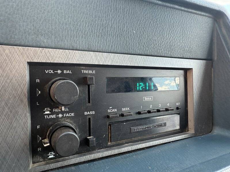 Chevrolet-g30-van-reading-service-body-1995-12