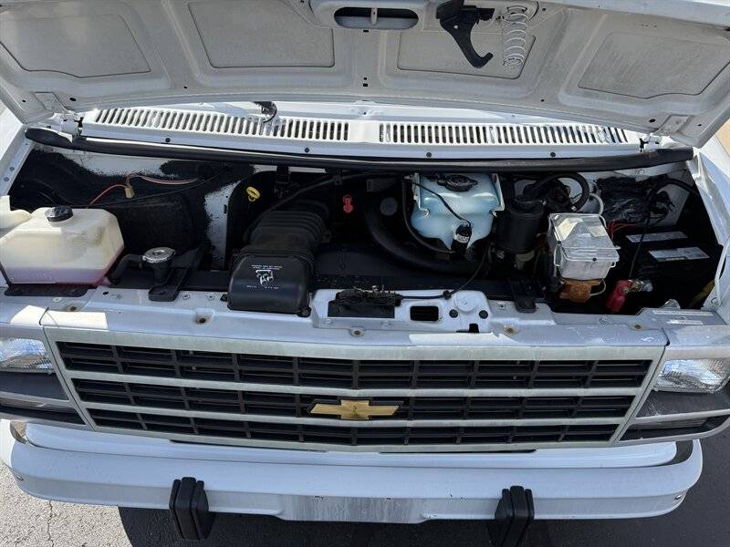 Chevrolet-g30-van-reading-service-body-1995-15