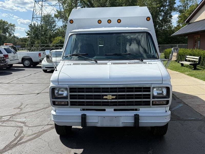 Chevrolet-g30-van-reading-service-body-1995-3