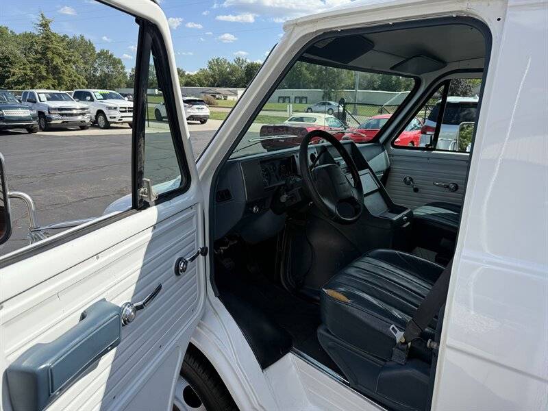 Chevrolet-g30-van-reading-service-body-1995-8