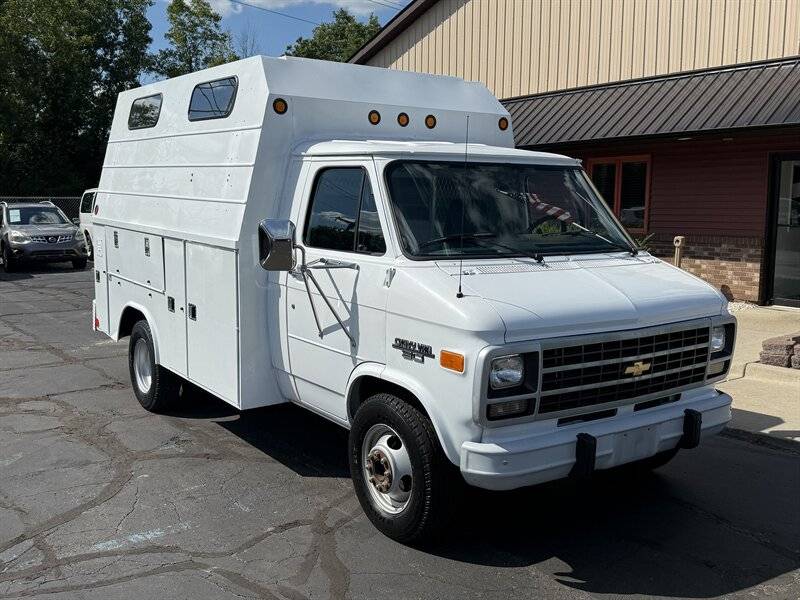Chevrolet-g30-van-reading-service-body-1995-9