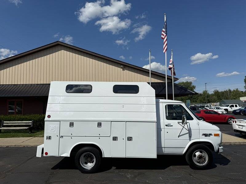 Chevrolet-g30-van-reading-service-body-1995