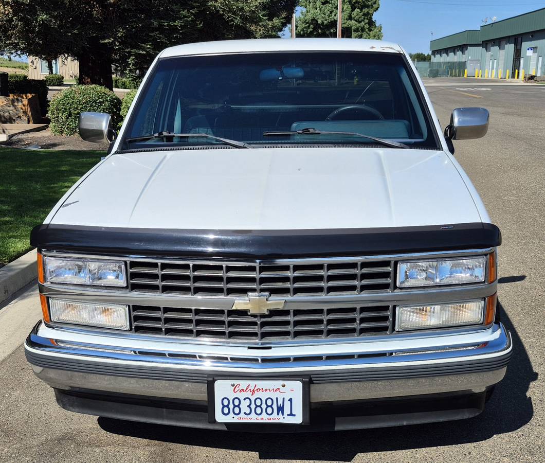 Chevrolet-gmt-400-12-ton-nominal-1990-white-1