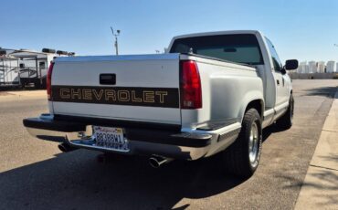 Chevrolet-gmt-400-12-ton-nominal-1990-white-11