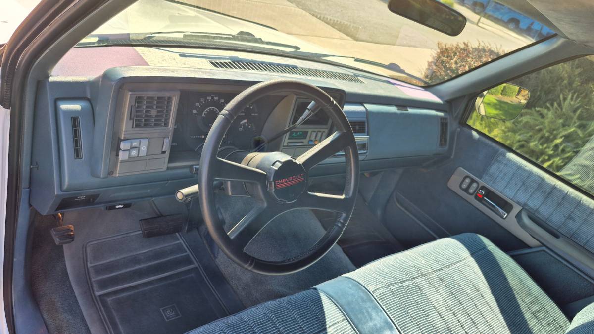 Chevrolet-gmt-400-12-ton-nominal-1990-white-18
