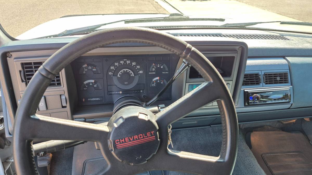 Chevrolet-gmt-400-12-ton-nominal-1990-white-19