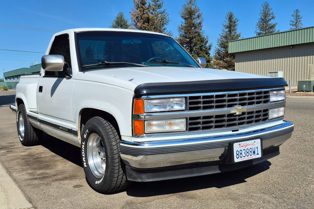 Chevrolet-gmt-400-12-ton-nominal-1990-white-2